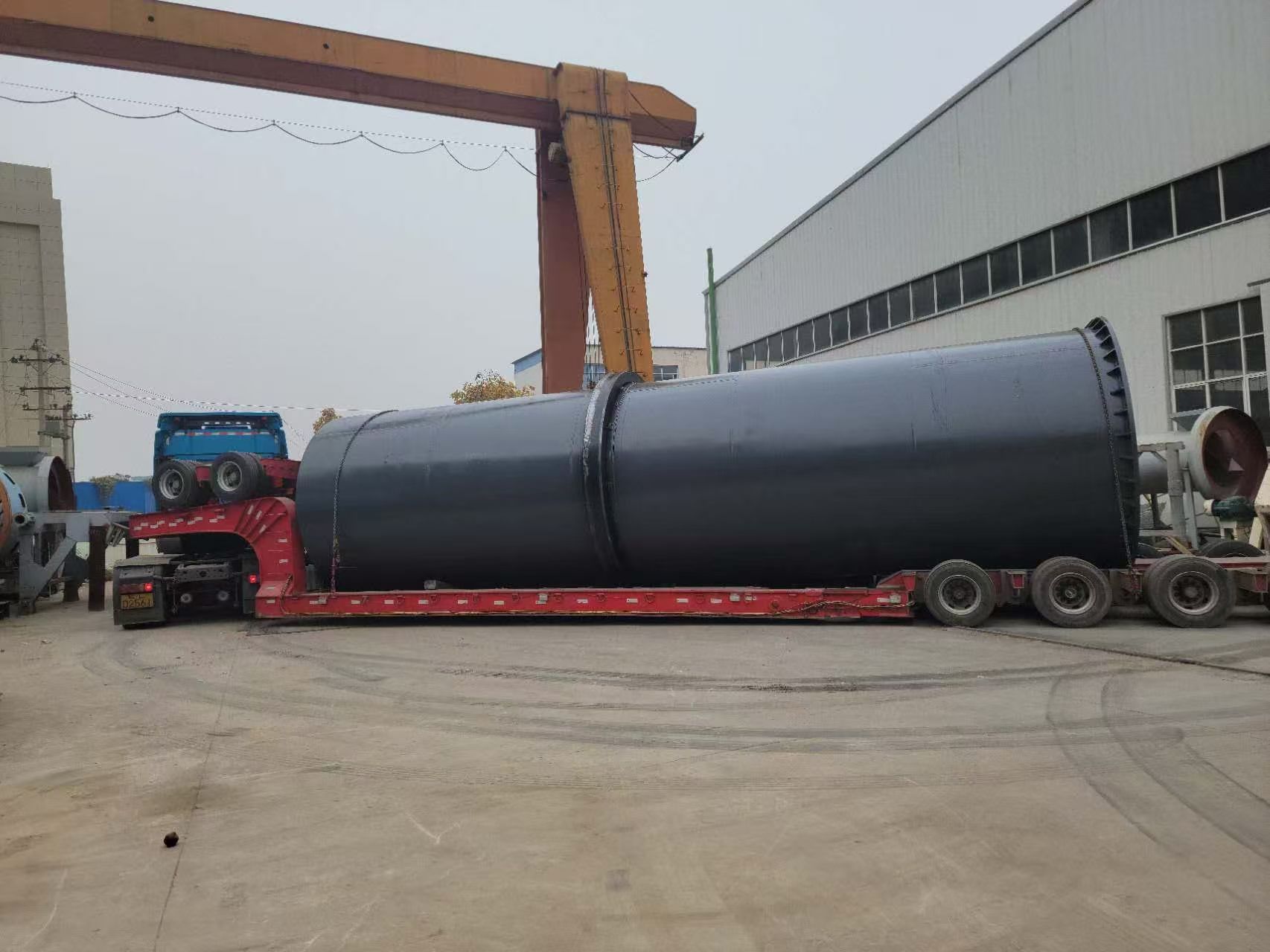 Ultra-fine grinding mill